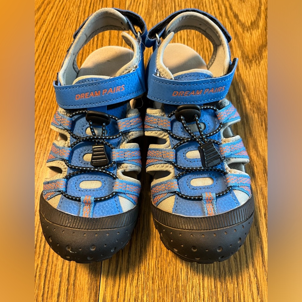 Dream Pairs sandals.